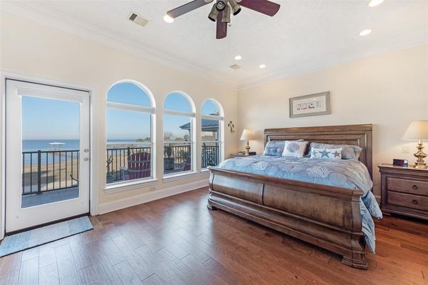 Bedroom, Interior, Recessed Lighting, Water, Wood Texture Flooring