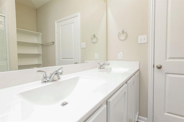 Bathroom, Dual Sink Vanities, Interior