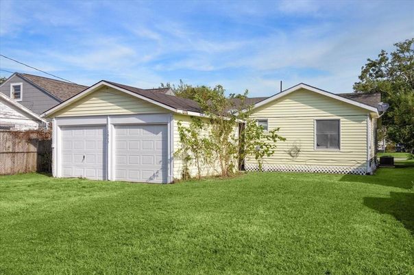 Backyard, Detached Garage, Exterior