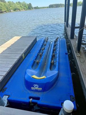 Exterior, Lake