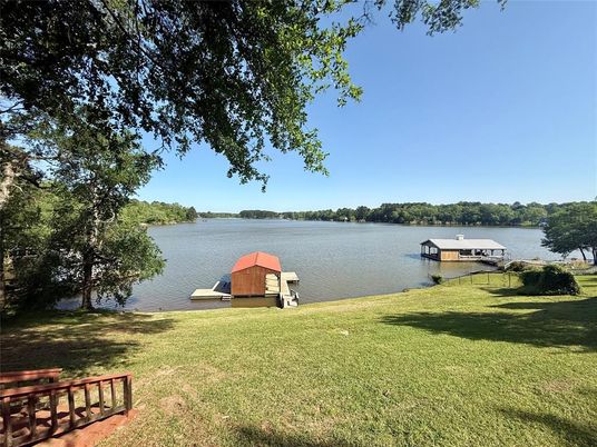 Exterior, Lake