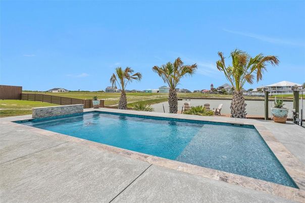 Exterior, Pool, Water