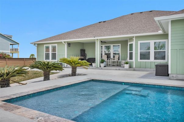 Exterior, Pool