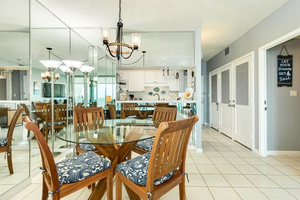 Chandelier, Dining room, Interior, Kitchen