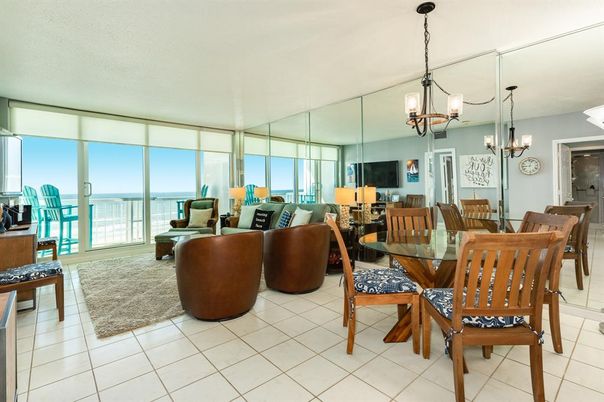 Chandelier, Dining room, Interior, Living room, Water