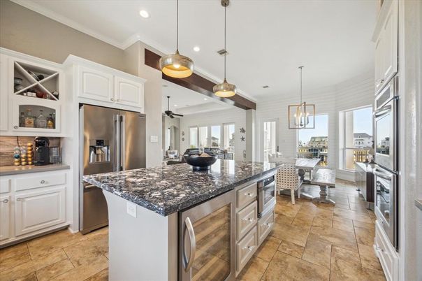 Chandelier, Dining room, Interior, Kitchen, Pendant Lights, Recessed Lighting, Stainless Steel Appliances