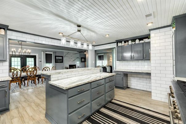 Chandelier, Dining room, Interior, Kitchen, Pendant Lights, Recessed Lighting, Wood Texture Flooring