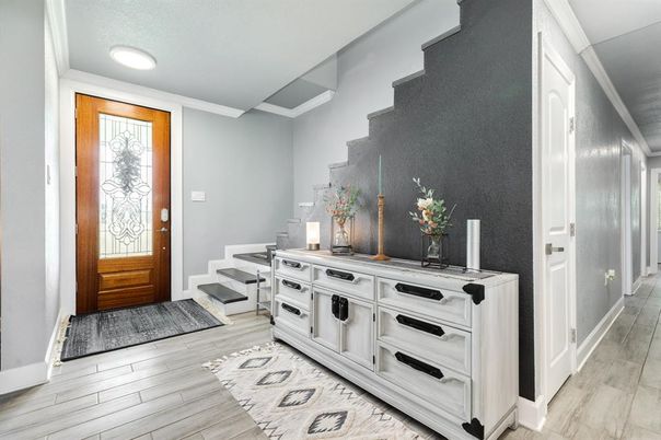 Interior, Recessed Lighting, Wood Texture Flooring