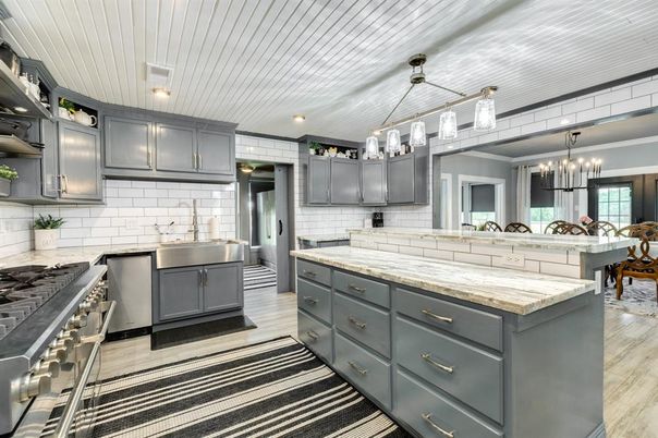 Chandelier, Dining room, Interior, Kitchen, Pendant Lights, Recessed Lighting, Stainless Steel Appliances, Wood Texture Flooring