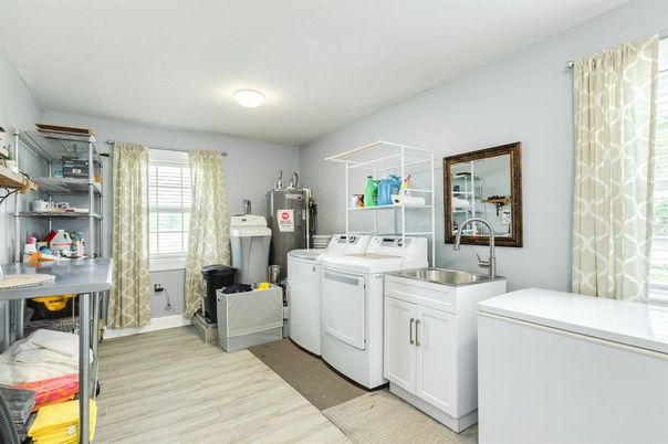 Interior, Washer, Wood Texture Flooring