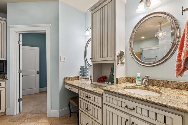 Bathroom, Dual Sink Vanities, Interior, Recessed Lighting