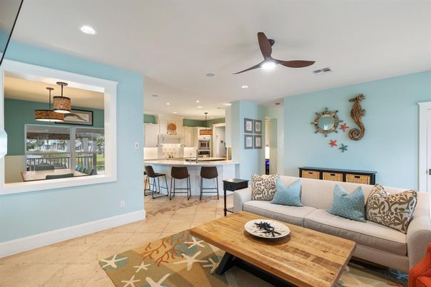 Interior, Kitchen, Living room, Pendant Lights, Recessed Lighting, Stainless Steel Appliances