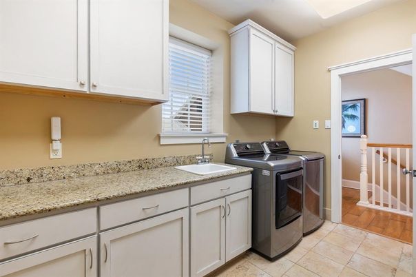 Interior, Washer, Wood Texture Flooring