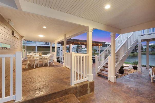 Exterior, Recessed Lighting, Water