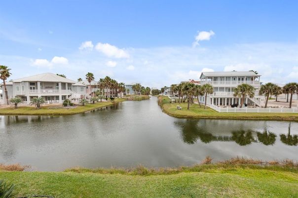 Exterior, Lake