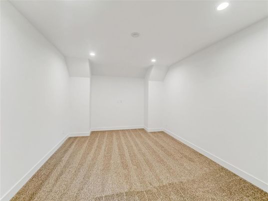 Empty room, Interior, Recessed Lighting