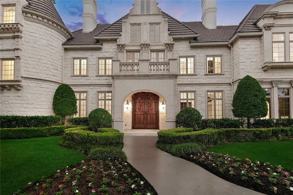 Exterior, Facade, French Provincial