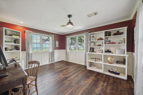 Home Office, Interior, Recessed Lighting, Wood Texture Flooring