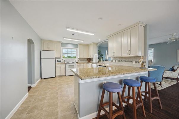 Dining room, Interior, Kitchen, Recessed Lighting