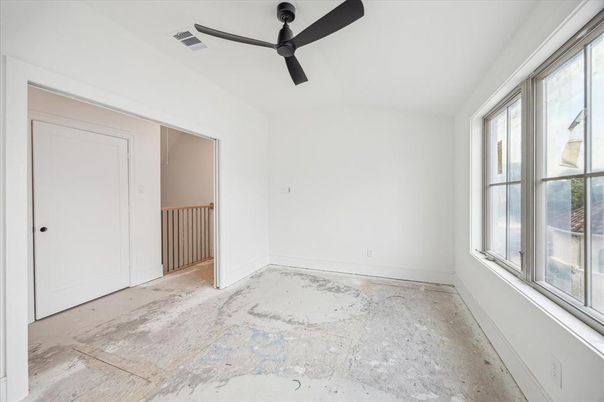 Empty room, Interior