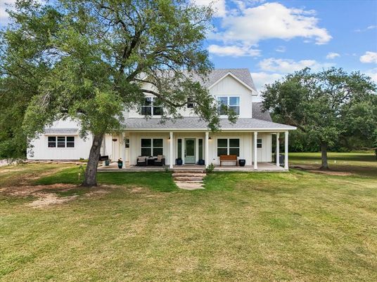 Exterior, Facade, Cape Cod