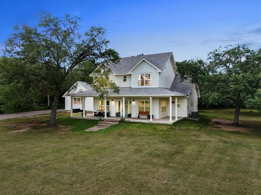 Backyard, Exterior, Facade, Farmhouse