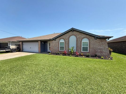 Attached, Exterior, Facade, Brick Facade, Ranch