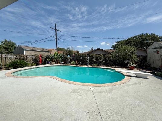 Exterior, Pool