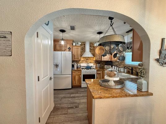 Interior, Kitchen, Pendant Lights, Wood Texture Flooring