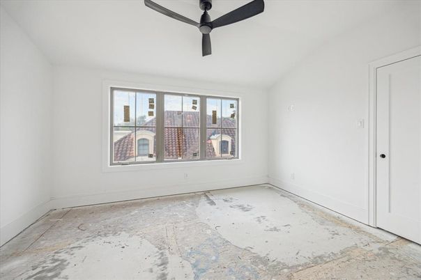 Empty room, Interior