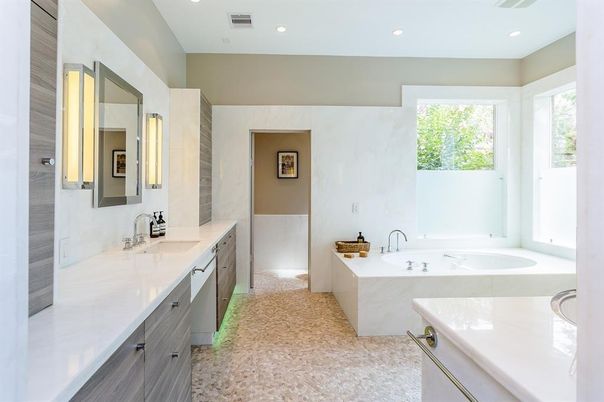Bathroom, Dual Sink Vanities, Interior, Recessed Lighting