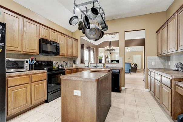 Chandelier, Interior, Kitchen