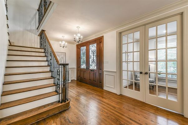 Chandelier, Interior, Wood Texture Flooring