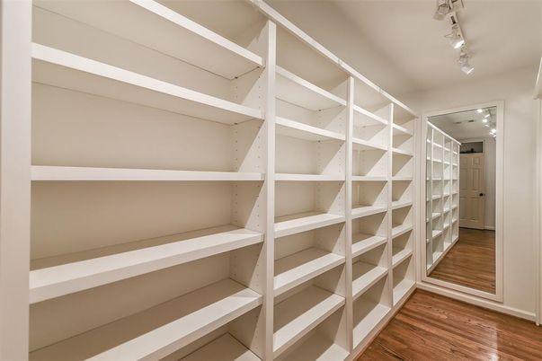 Interior, Walk-in Closets, Wood Texture Flooring