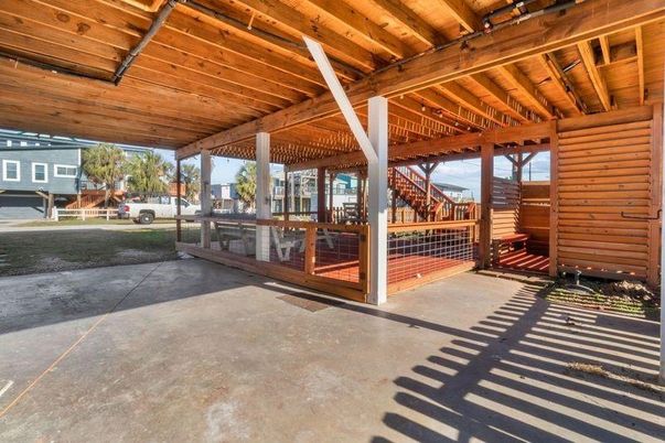 Exterior, Wooden Beams