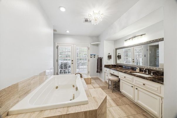 Bathroom, Dual Sink Vanities, Interior, Recessed Lighting