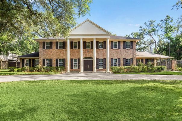Backyard, Exterior, Facade, Brick Facade, Georgian