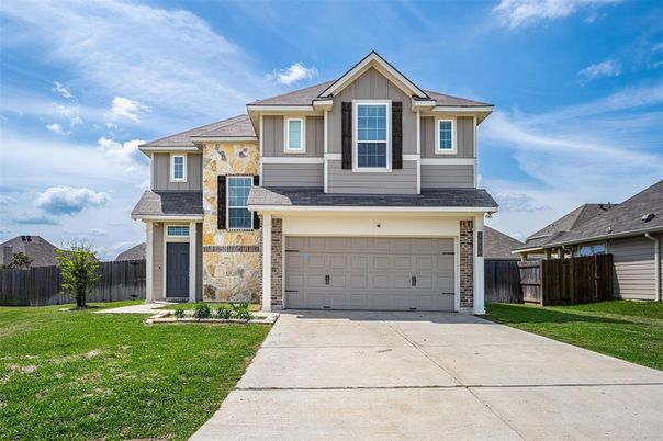 Attached, Exterior, Facade, American Craftsman