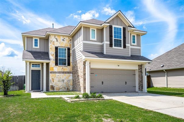 Attached, Exterior, Facade, Farmhouse