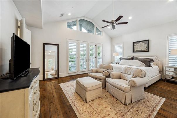 Bedroom, Interior, Living room, Recessed Lighting, Wood Texture Flooring