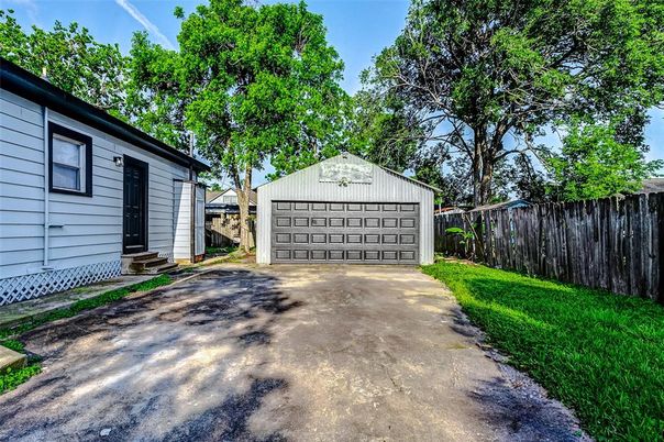 Backyard, Detached Garage, Exterior