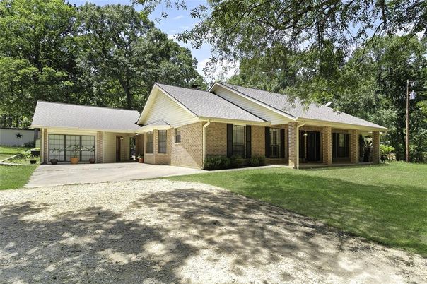 Attached, Backyard, Exterior, Facade, Brick Facade, Ranch