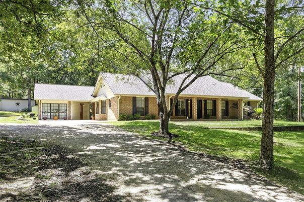 Attached, Backyard, Exterior, Facade, Brick Facade, Ranch