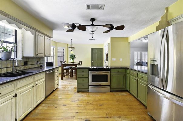 Dining room, Interior, Kitchen, Pendant Lights, Stainless Steel Appliances, Wood Texture Flooring