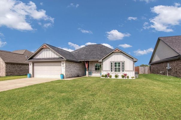 Attached, Backyard, Exterior, Facade, Brick Facade, Ranch
