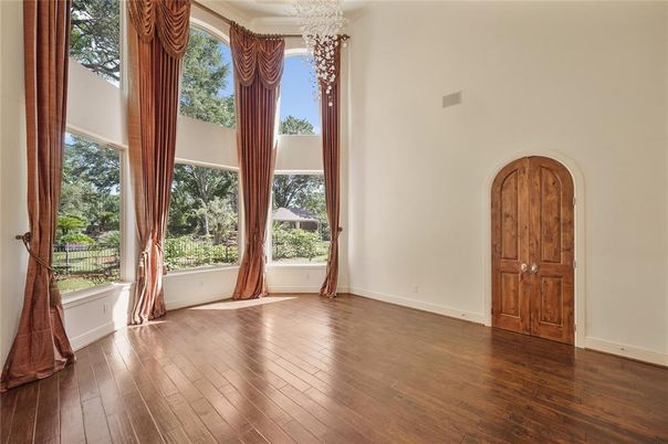 Chandelier, Empty room, Interior, Wood Texture Flooring