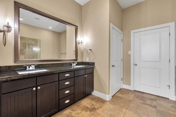 Bathroom, Dual Sink Vanities, Interior, Recessed Lighting