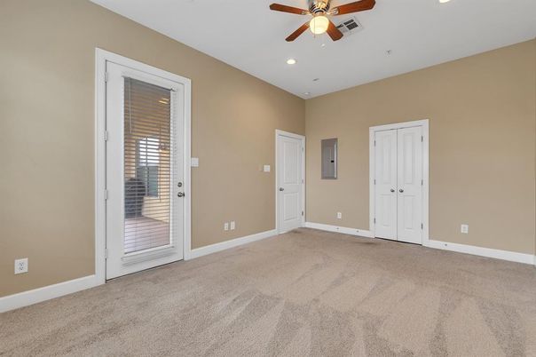 Empty room, Interior, Recessed Lighting