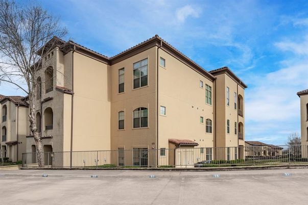 Exterior, Facade, Mediterranean