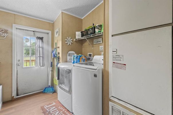 Interior, Washer, Wood Texture Flooring